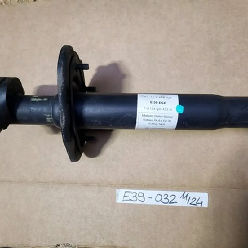 BMW E39 Limousine Stoßstangen Dämfer  Pralldämpfer HINTEN RECHTS 8248032