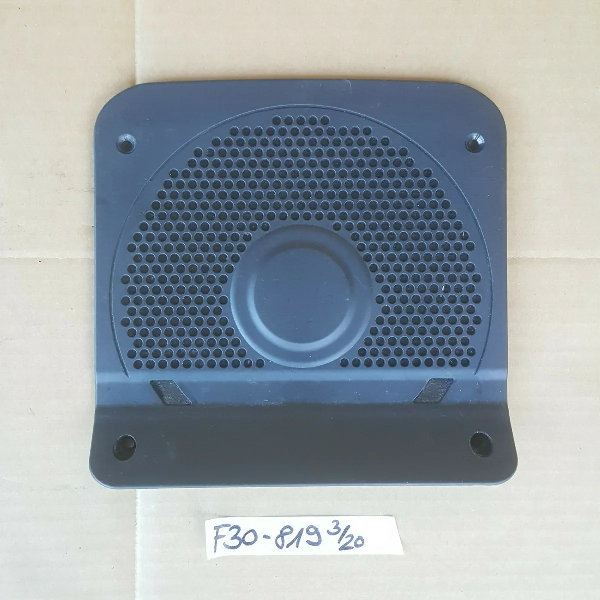 BMW F30 F31 F35 F80 F32 F33  Lautsprecher Verkleidung Blende Zentralbass 9227819