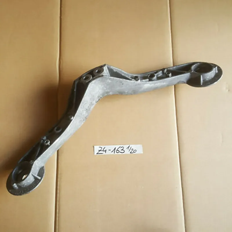 BMW Z4 E85 E86  Differential Getriebe Halter  Schubstrebe 6758163