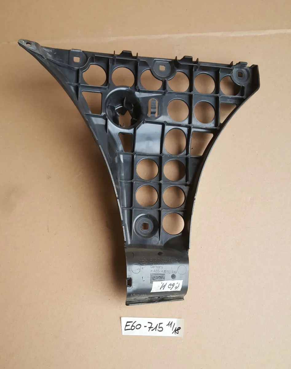 BMW E60 Aufnahme Heckschürze Führung Halter Stoßstange  HINTEN LINKS 7033715