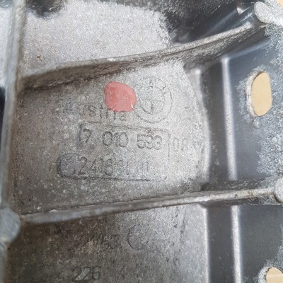 BMW  E60 E61 E63 E64 Befestigung für Querstrebe Motor Karosserie Bock 7010593