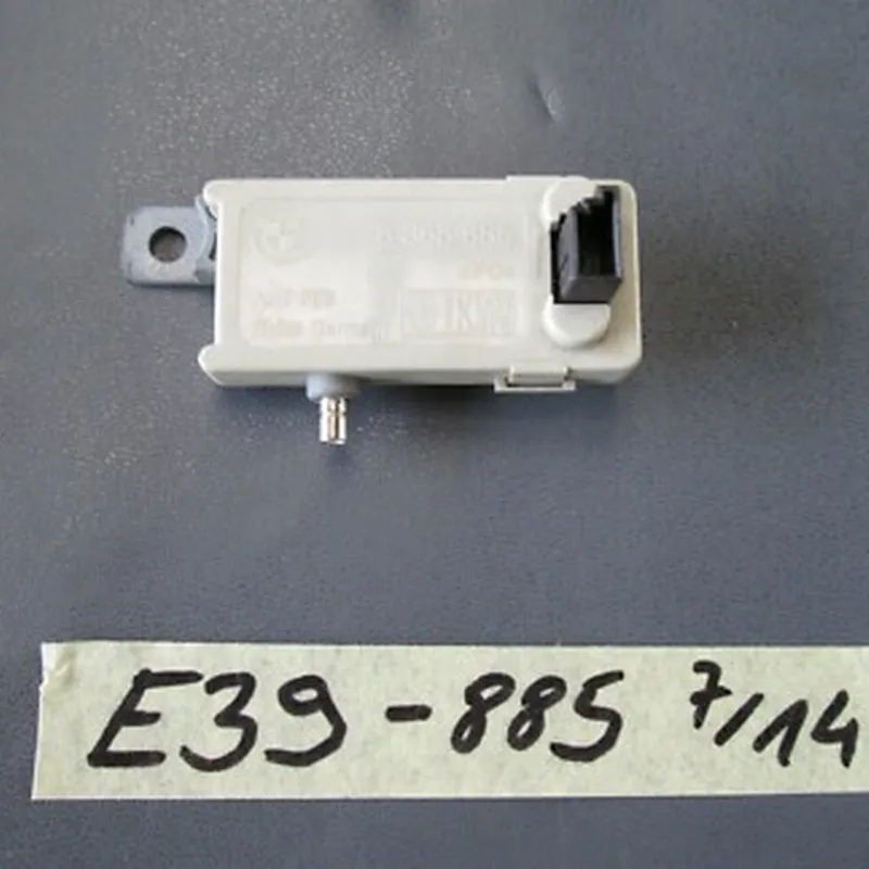 BMW E39 Touring Antennenverstärker / TV Verstärker Seitenscheibe links 8368885