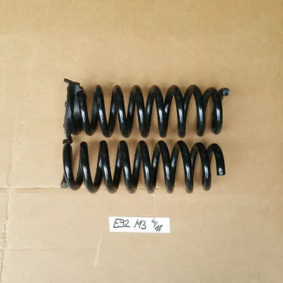BMW  E92 M3 Fahrwerksfedern Schrauben Spiral Feder HINTEN rechts links 