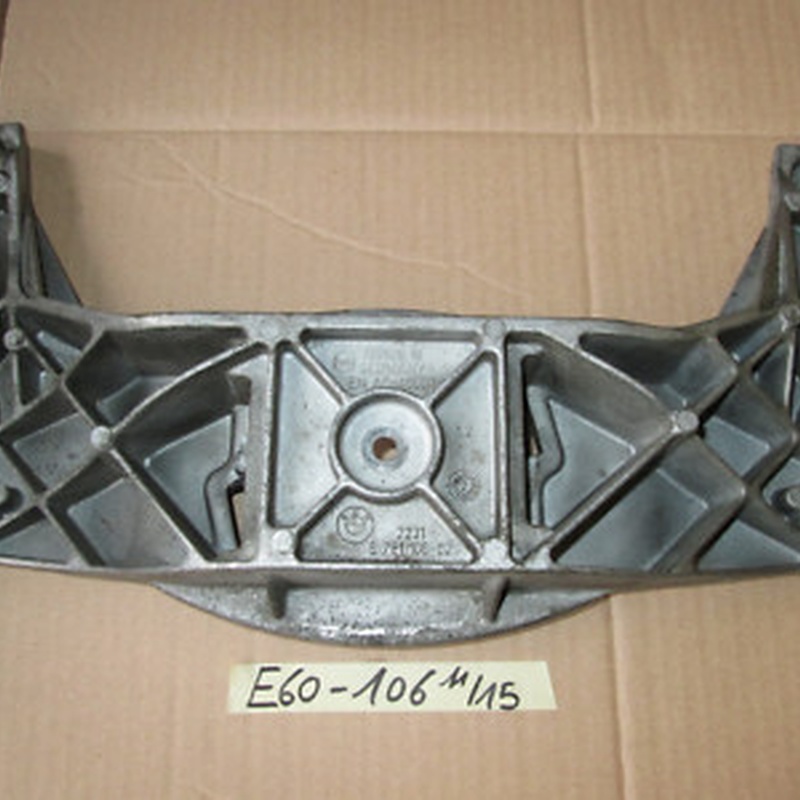 BMW E60 E61 Getriebetragbock Getriebe Aufhängung Träger Halter  6761108
