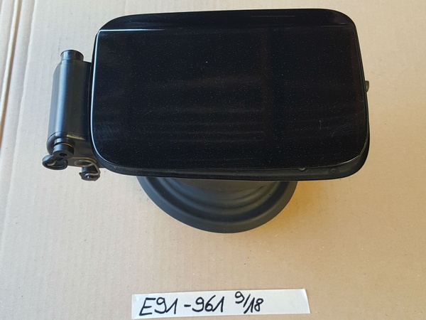 BMW E90 E91 Tank Deckel Klappe Abdecktopf 7073961 schwarz 2 black 668