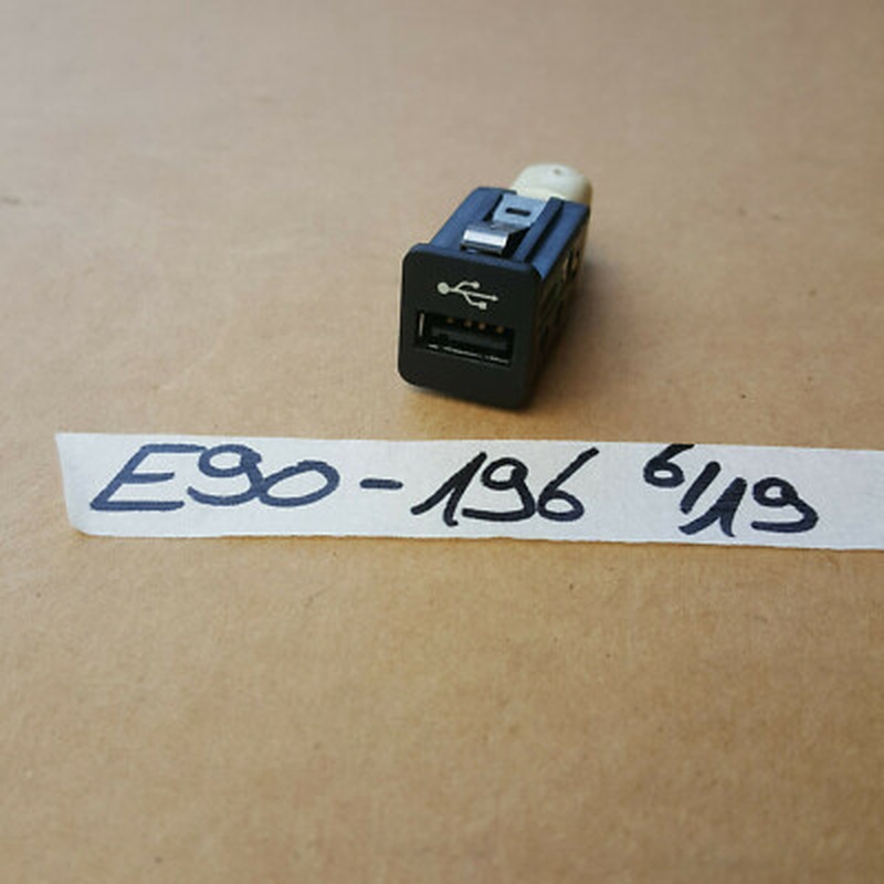 BMW E82 E87 E90 E91 E92 E60 E61 E63 F07 F10 F11 F12 X1 X3 X5 USB Buchse 9167196