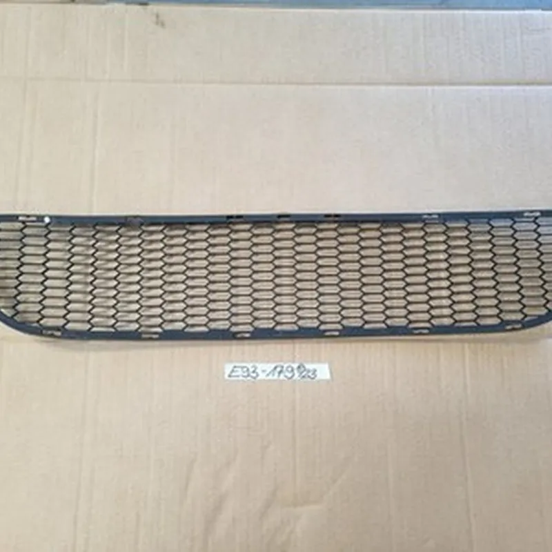 Gitter BMW E92 E93  Abdeckung Nebelscheinwerfer M Sport Paket Mitte 8041179