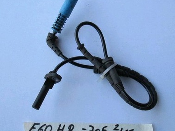 BMW E60 / E63 / E64  ABS Sensor Impulsgeber hinten Drehzahlsensor 6908705