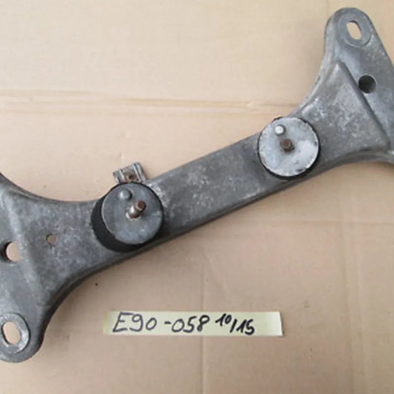 BMW E81 E82 E87 E88 E90 E91 E92 E93 Getriebe Täger Lager Konsole Halter 6778058