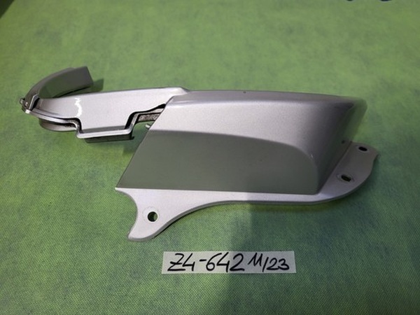BMW Z4 E85 Rücklicht Rahmen Seitenwand Halter HINTEN RECHTS Silber Black 7025642