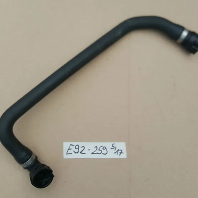 BMW E90 E91 E92 E93 X1 E84 E82 E88 Kühlwasser Schlauch Kühlmittelpumpe 7797259