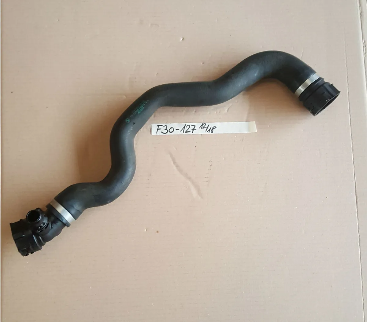 BMW F30 F31 F20 F21 F33 F34 Kühlmittelschlauch Kühler Schlauch Leitung 7811127