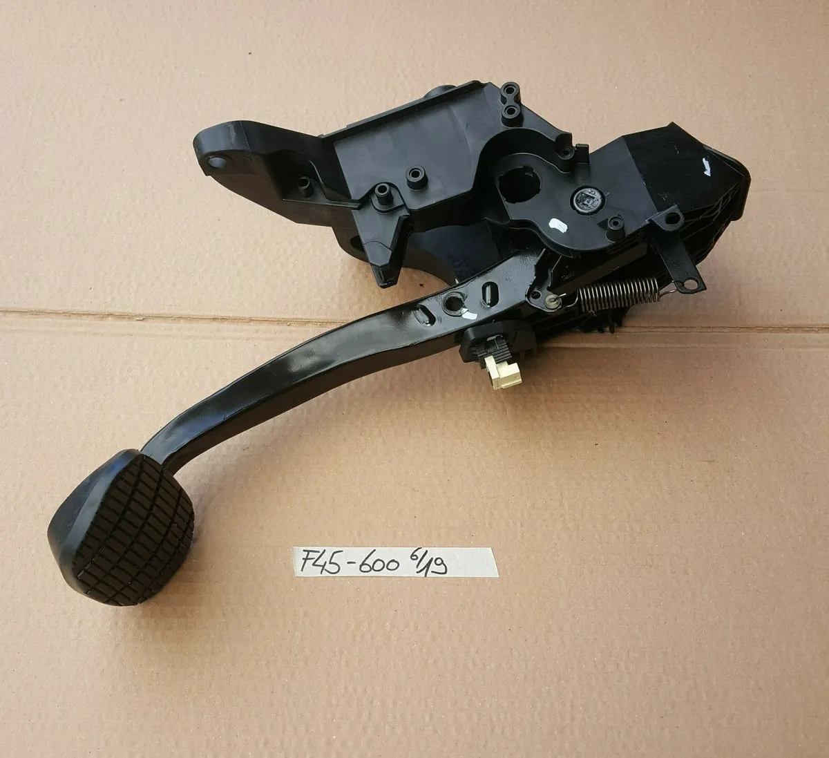 BMW 2er F45 F46 X1 F48 Brems Pedal Fusshebelwerk komplett 6856600