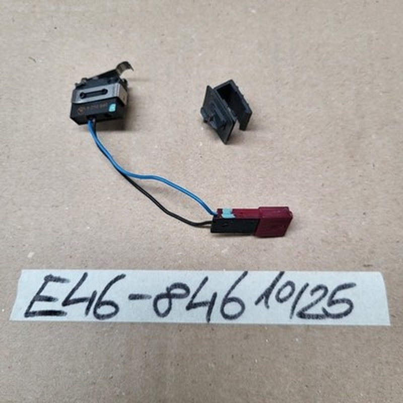 Original BMW E46 Cabrio  Mikroschalter Verdeck Kasten Klappe 8236846