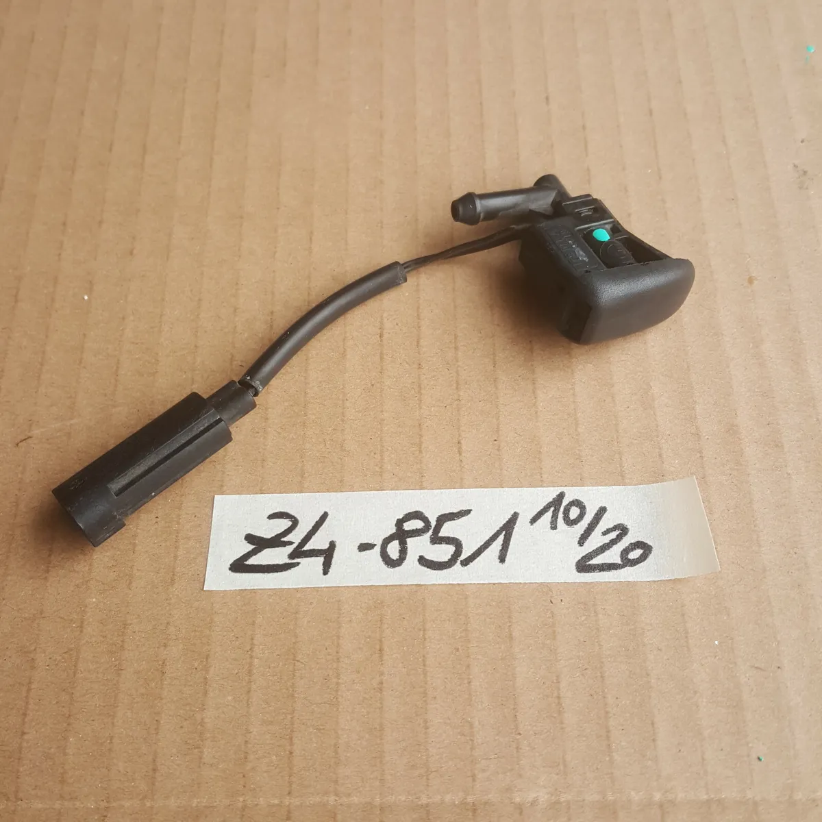 BMW Z4 E85 E86  Spritzdüse heizbar Wasser Spritz Düse in der Motorhaube 7110851