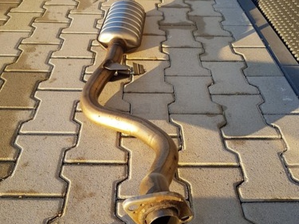 BMW  E90  E91  E87 Auspuff  N46  Mittelschalldämpfer  7534135 ABHOLUNG