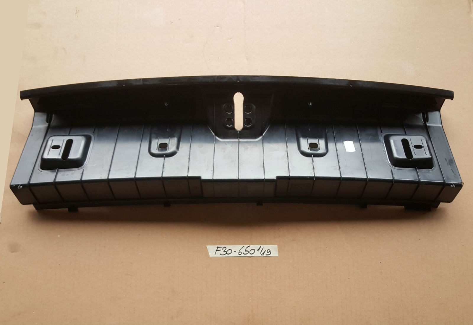 BMW F30  F35  F80 Kofferraum Verkleidung  Blende Ladekante schwarz 7351650 – Bild 2