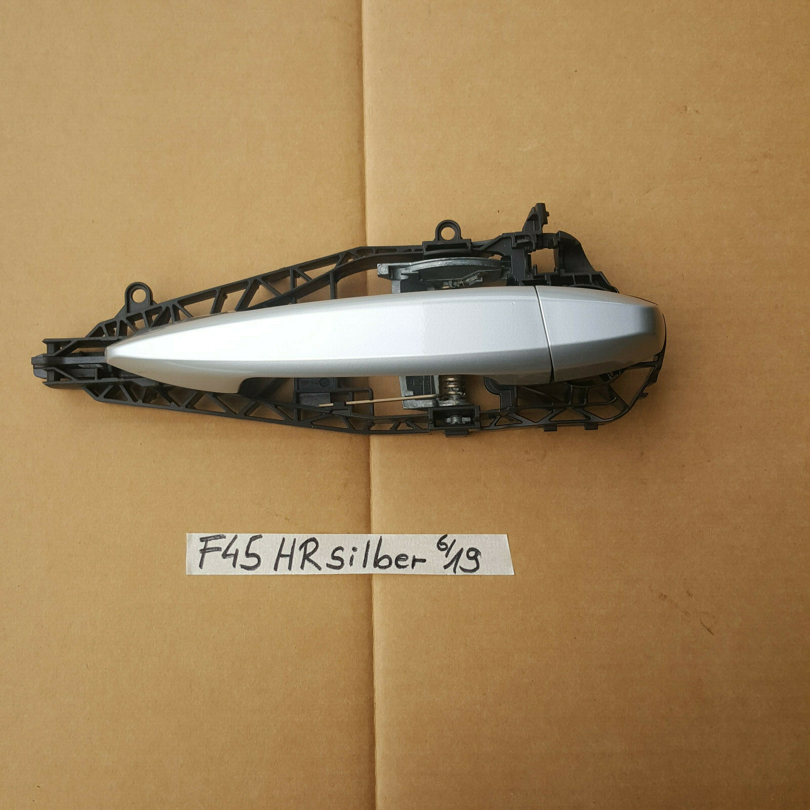 BMW 2er F45 F46 X1 F48 Tür Griff aussen HINTEN RECHTS Glacier Silber A83 – Bild 1