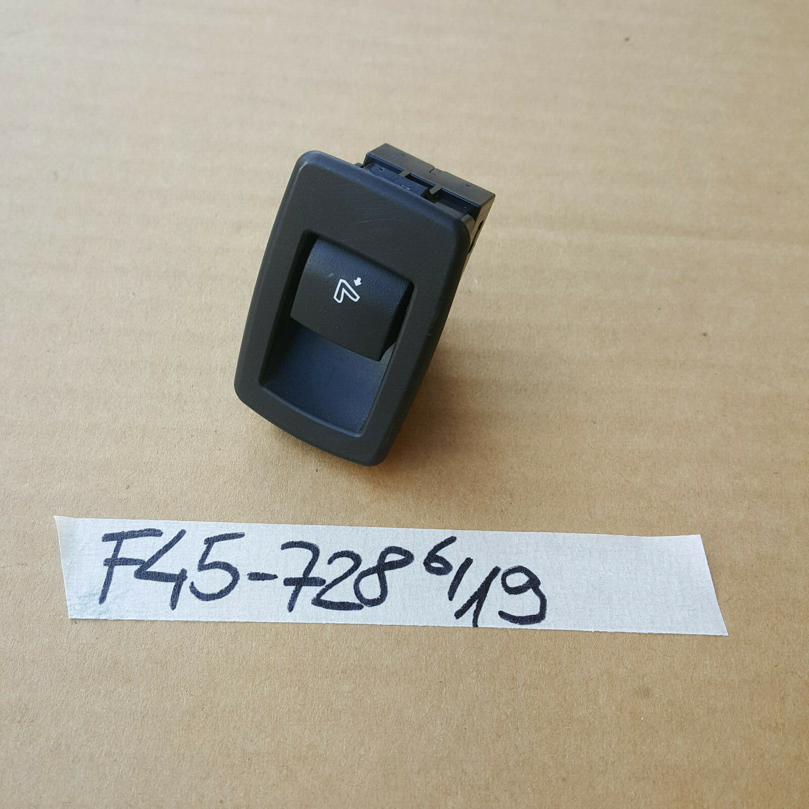 BMW 2er F45 F46 X1 F48 Schalter Sitz Lehne Lehnenfernentriegelung links 9290728 – Bild 1