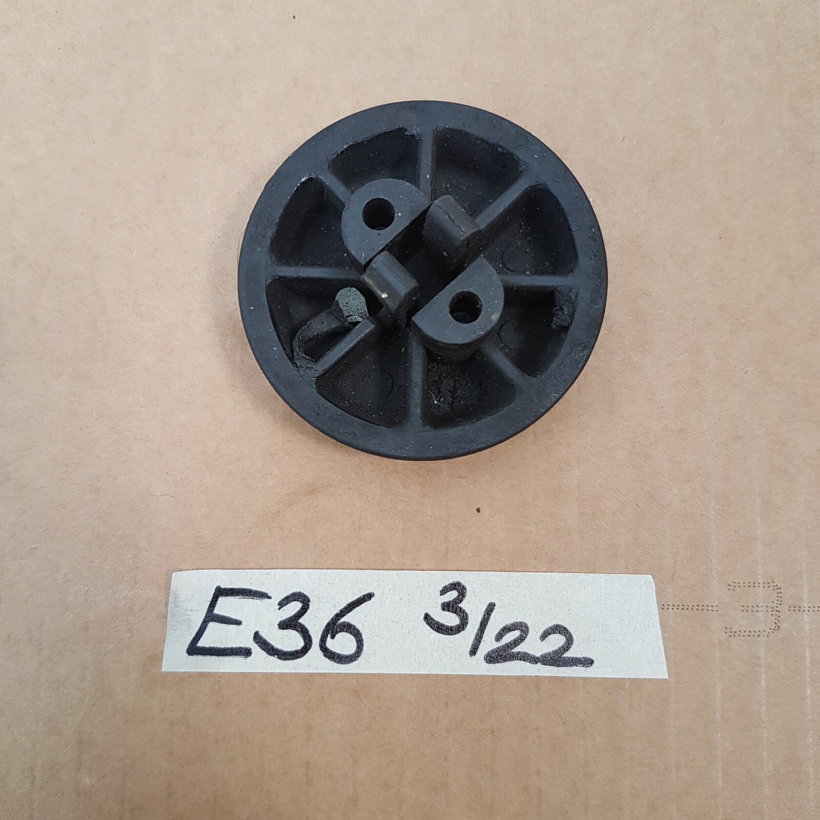 BMW E36 Wagenheber Aufnahme Bock für Hebebühne Puffer – Bild 1