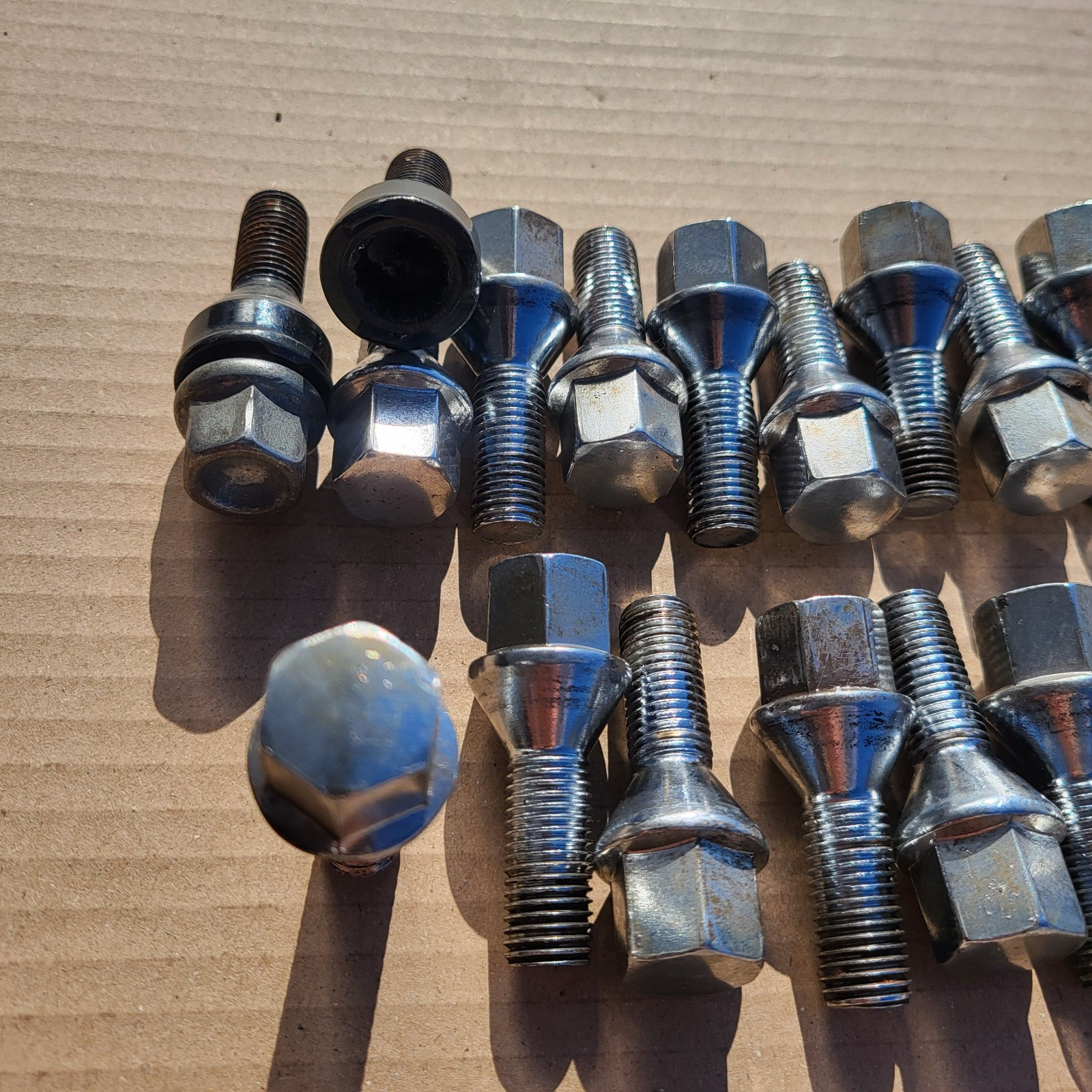 original BMW E36 Z3 Z4 E85 E46 E87 E90  Felgenschloss + Radschrauben Chrom M12 – Bild 2