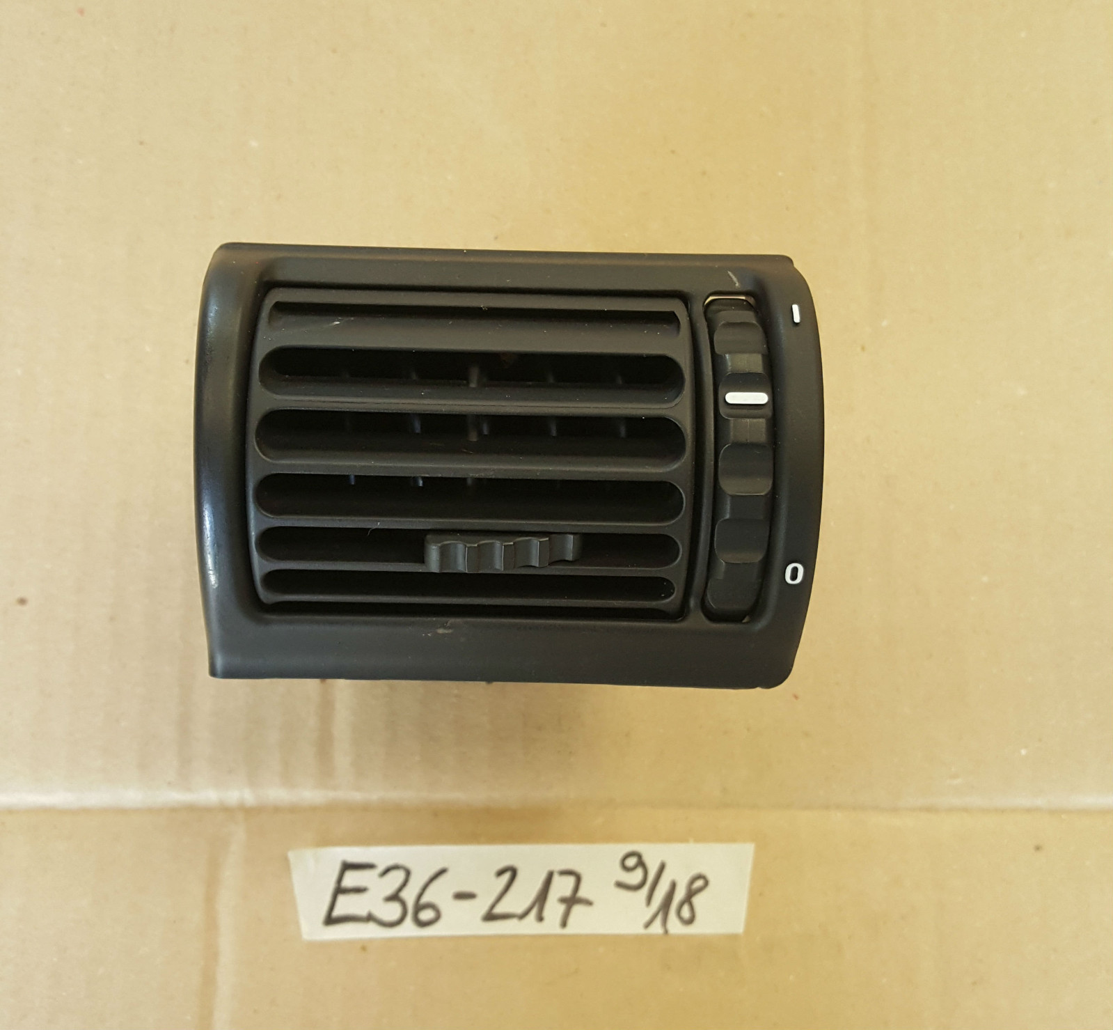 BMW E36 Compact Frischluftgrill Armaturenbrett Lüftung Gebläse Luft Düse 8390217 – Bild 1