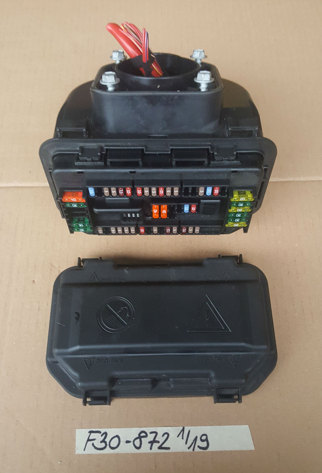 BMW F30 F31 F34 Deckel Sicherungskasten 9224872 mit Sicherungen – Bild 1