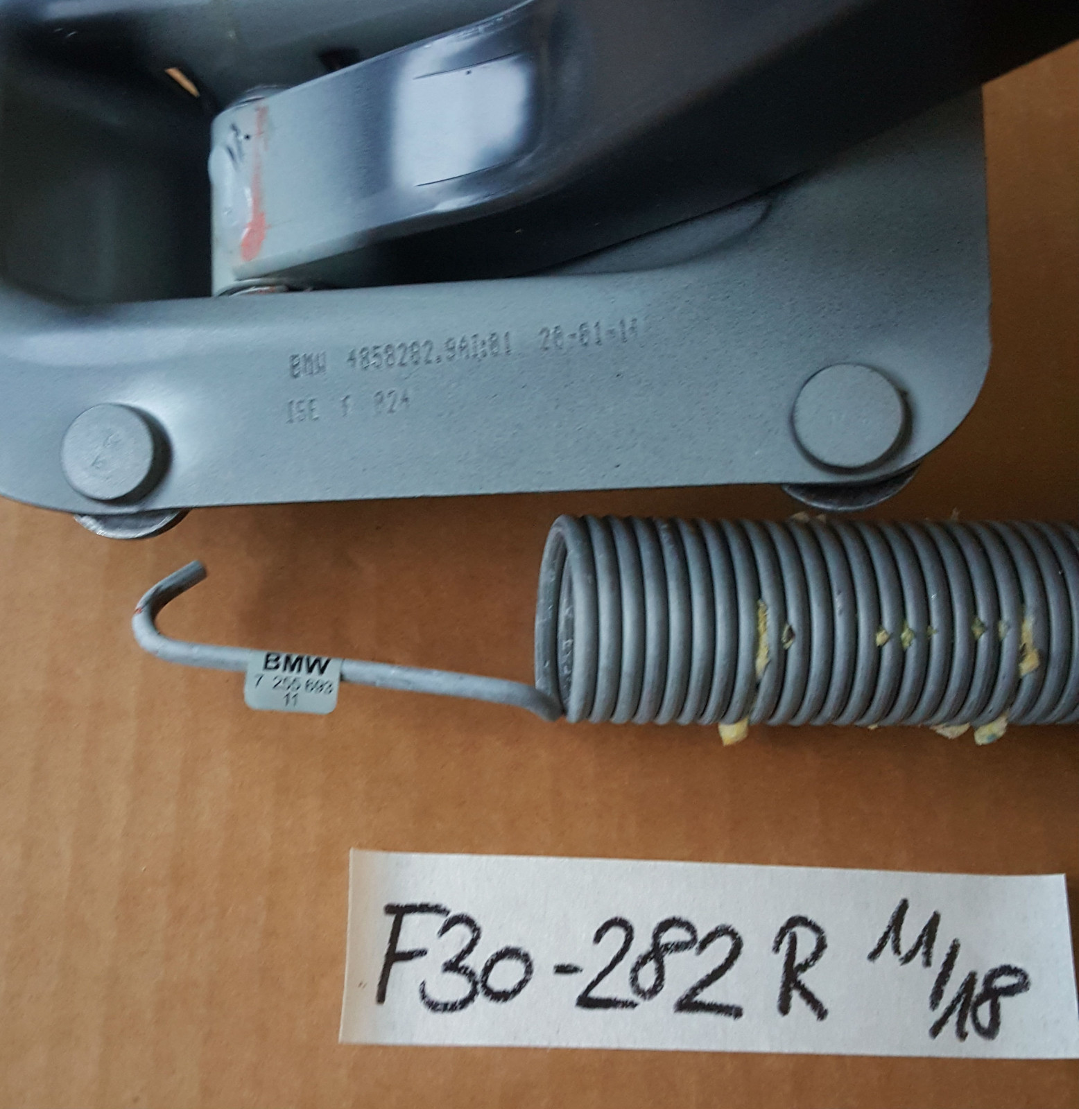 BMW F30 F35 Heckdeckel Scharnier Kofferraum Gelenk + Feder Heckklappe 4858281 – Bild 2