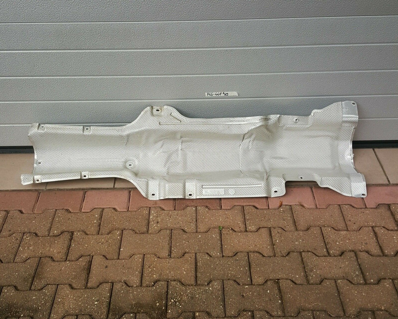BMW 2er F45  X1 F48 Hitzeblech Wärmeisolierung Tank 7373448 – Bild 1