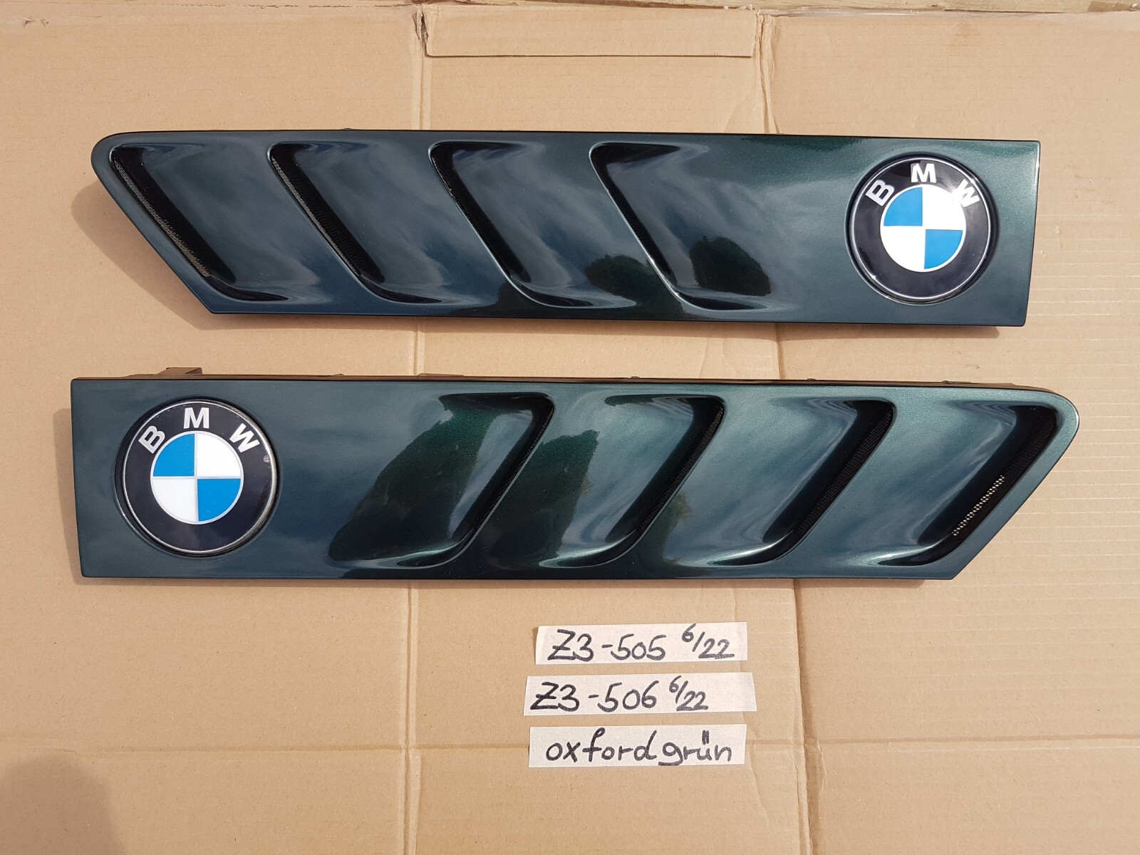 BMW Roadster Z3 Lufteinlass Ki​emen Ziergitter Motorhaube oxford grün R+L – Bild 1