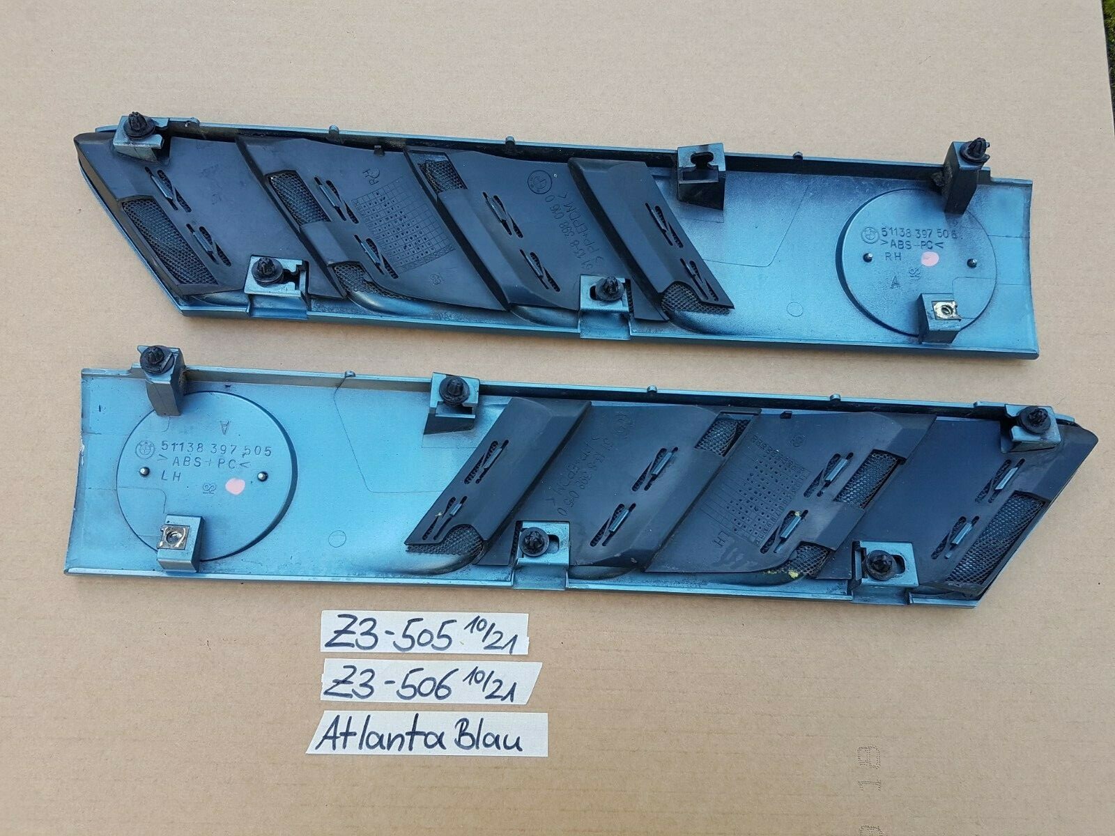 BMW Z3 Roadster Lufteinlass Ki​emen Ziergitter Motorhaube Atlanta blau R+L – Bild 2