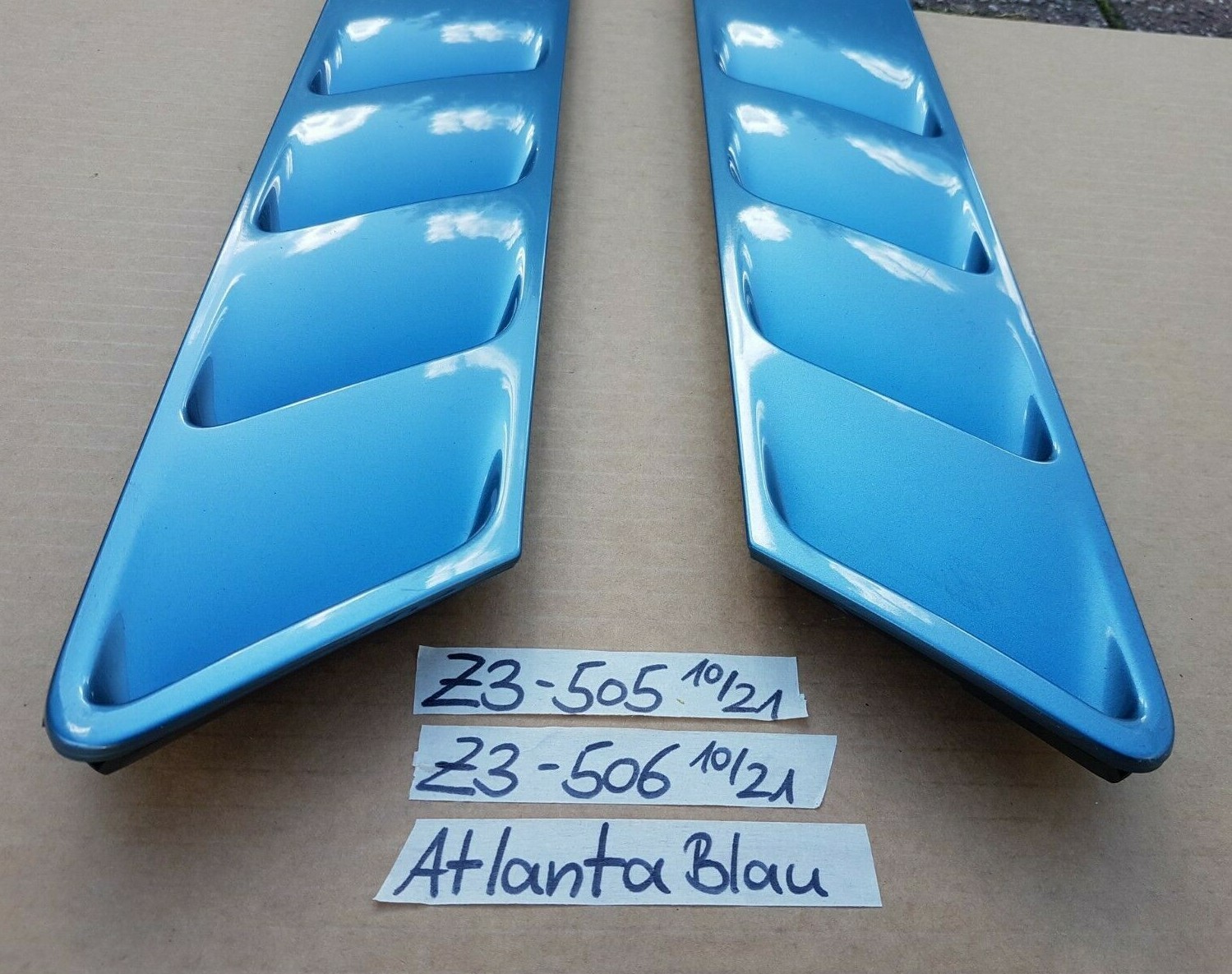 BMW Z3 Roadster Lufteinlass Ki​emen Ziergitter Motorhaube Atlanta blau R+L – Bild 4