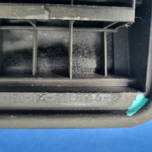 BMW 3er E90 E91 E93 LCI Verkleidung Blende Heckentlüftung Klappe 6962293 – Bild 2