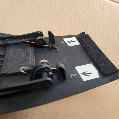 BMW Z4 E85 Klappe Deckel Griff  Mittelkonsole  HINTEN 7043802  Macke! – Bild 5