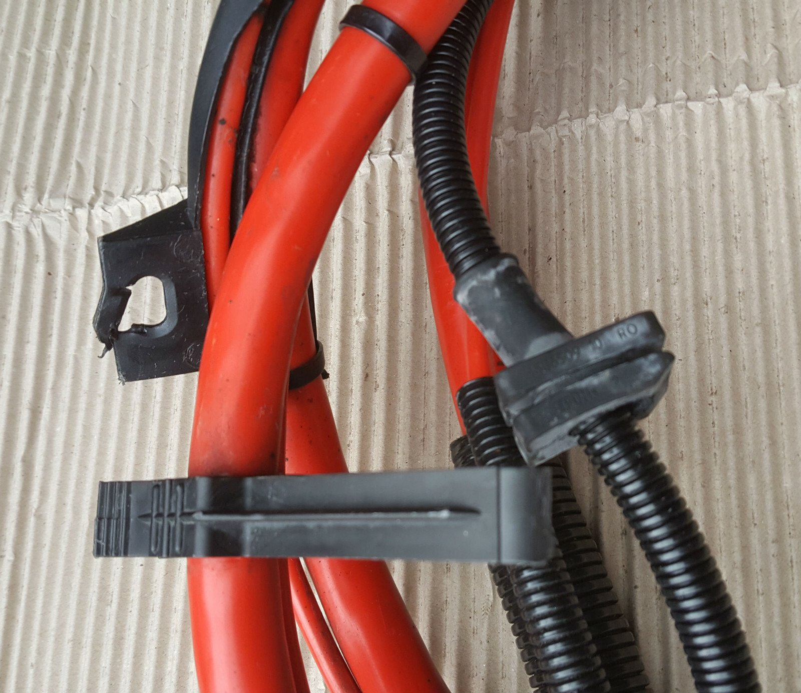 BMW Z4 E85 Pluskabel Leitung Batterie Kabel Unterflur – Bild 2