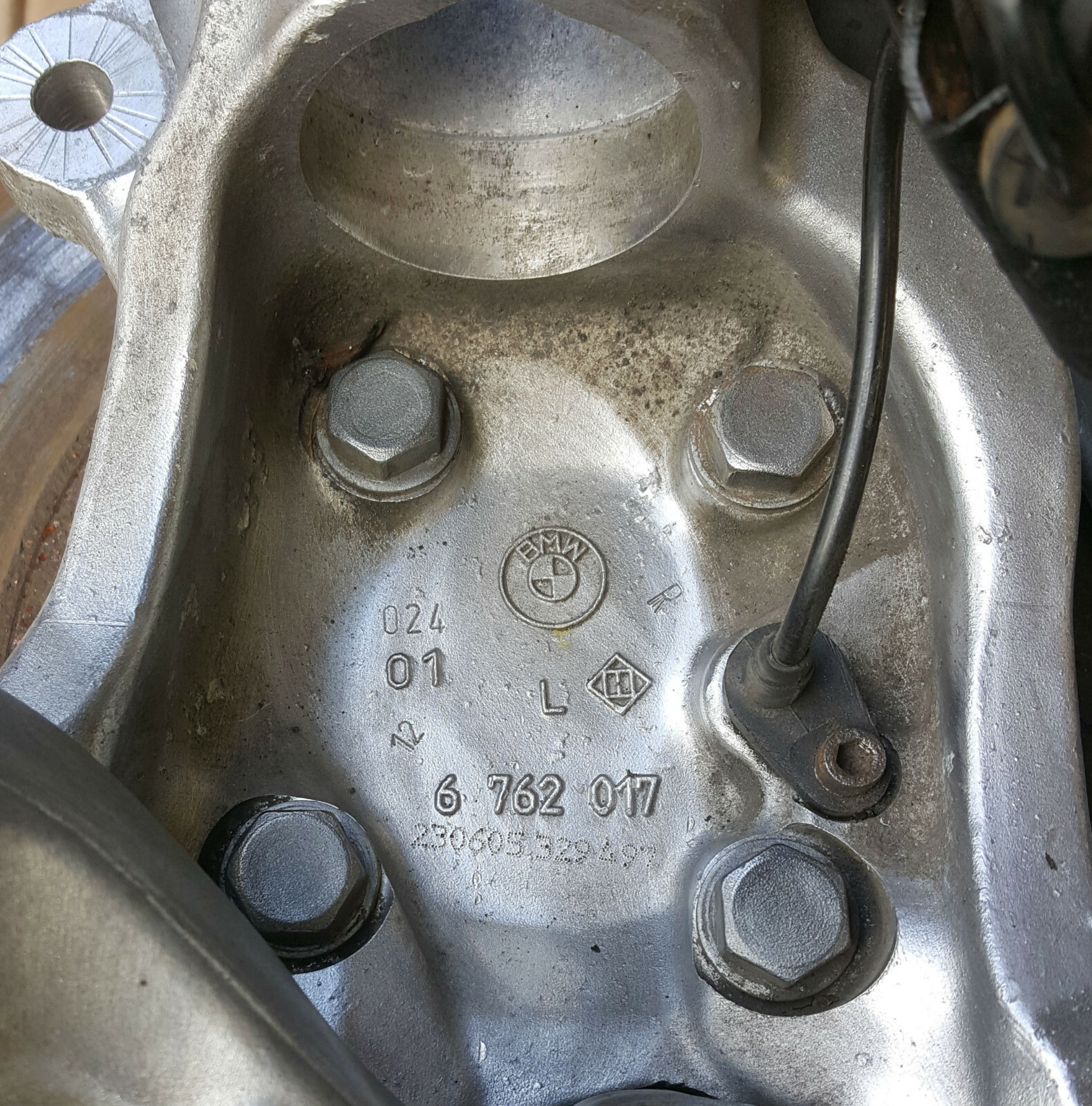 BMW E63 E64 Radlager Achsschenkel Radnabe Schwenklager Zugstrebe VORNE LINKS