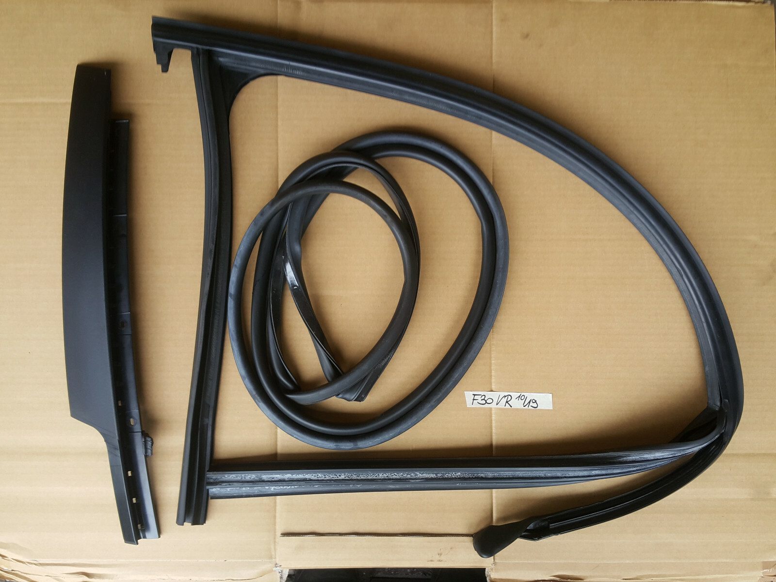 BMW F30 F31 Beifahrer Tür Fenster Rahmen Leiste Dichtung VORNE RECHTS 