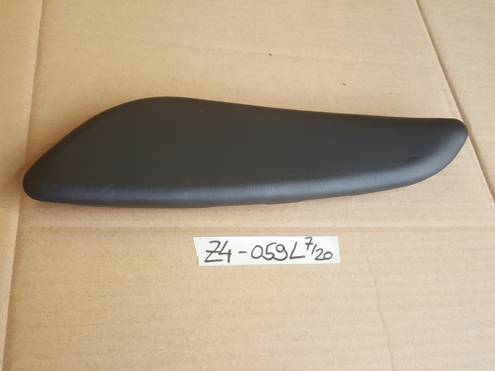 BMW Z4 E85 E86 Mittelkonsole Verkleidung Leder Blende links Kniepad 7026215  – Bild 1