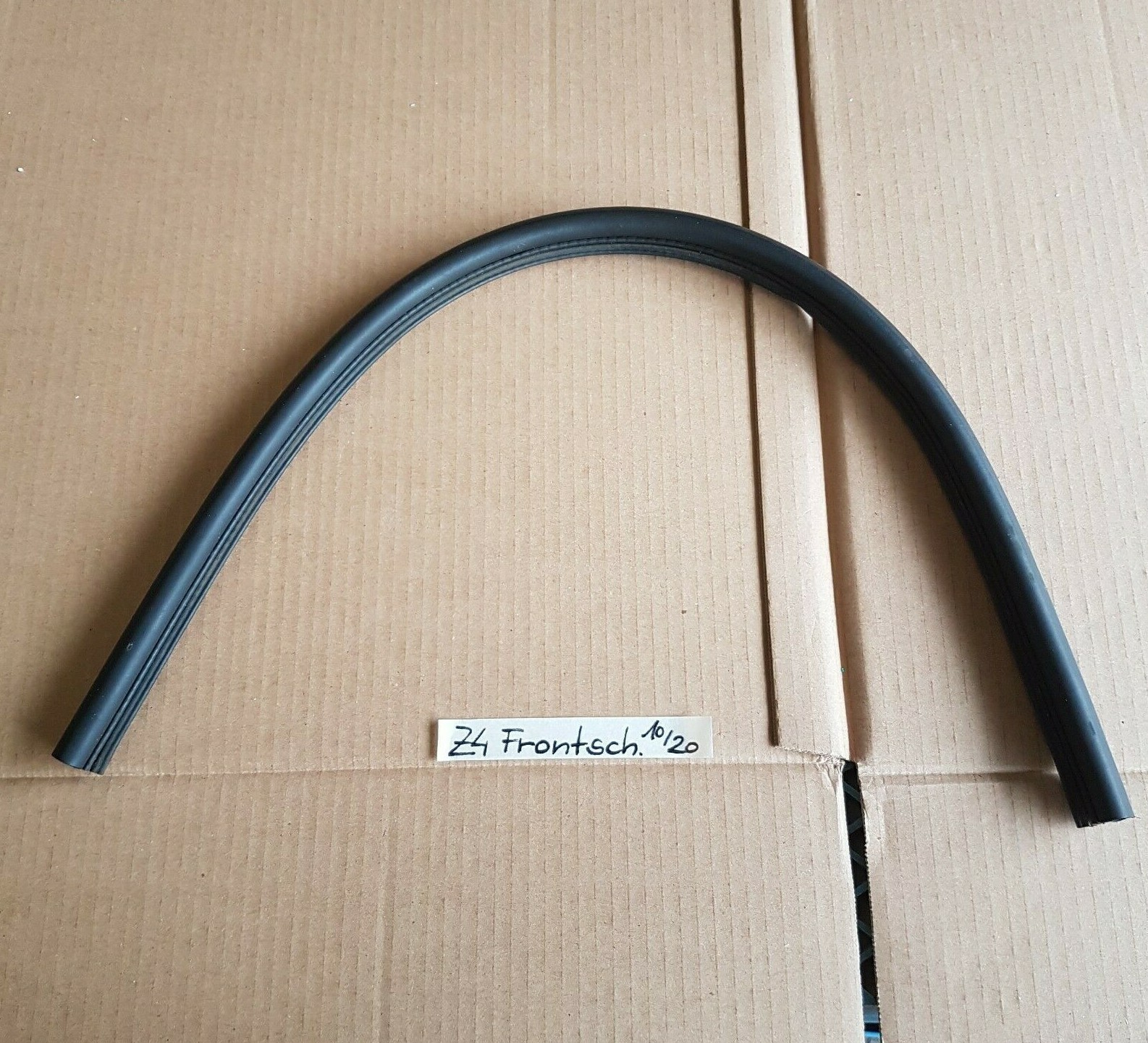 BMW Z4 E85 E86 Dichtung Kantenschutz Gummi Motor Raum VORNE a.d. Frontschürze