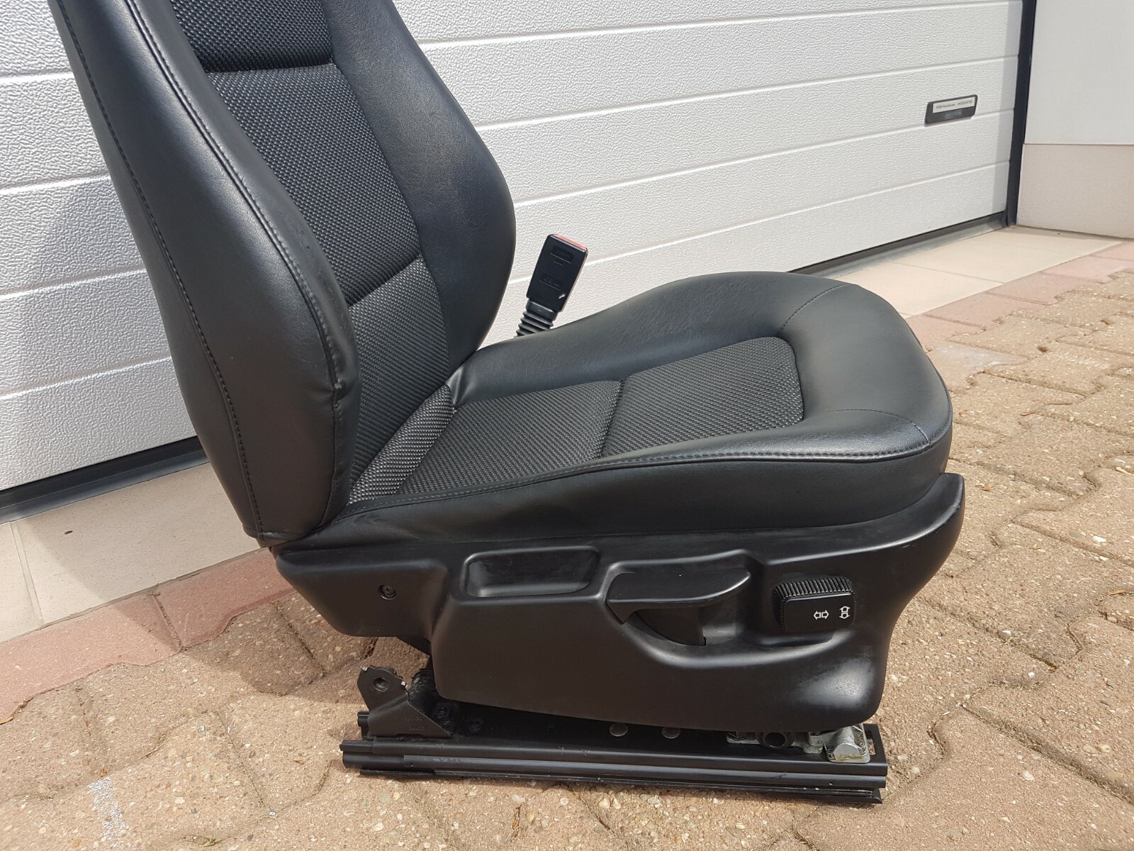 BMW Z3 Roadster Facelift Bei Fahrer Sitz Leder schwarz RECHTS  Gestell  Motor