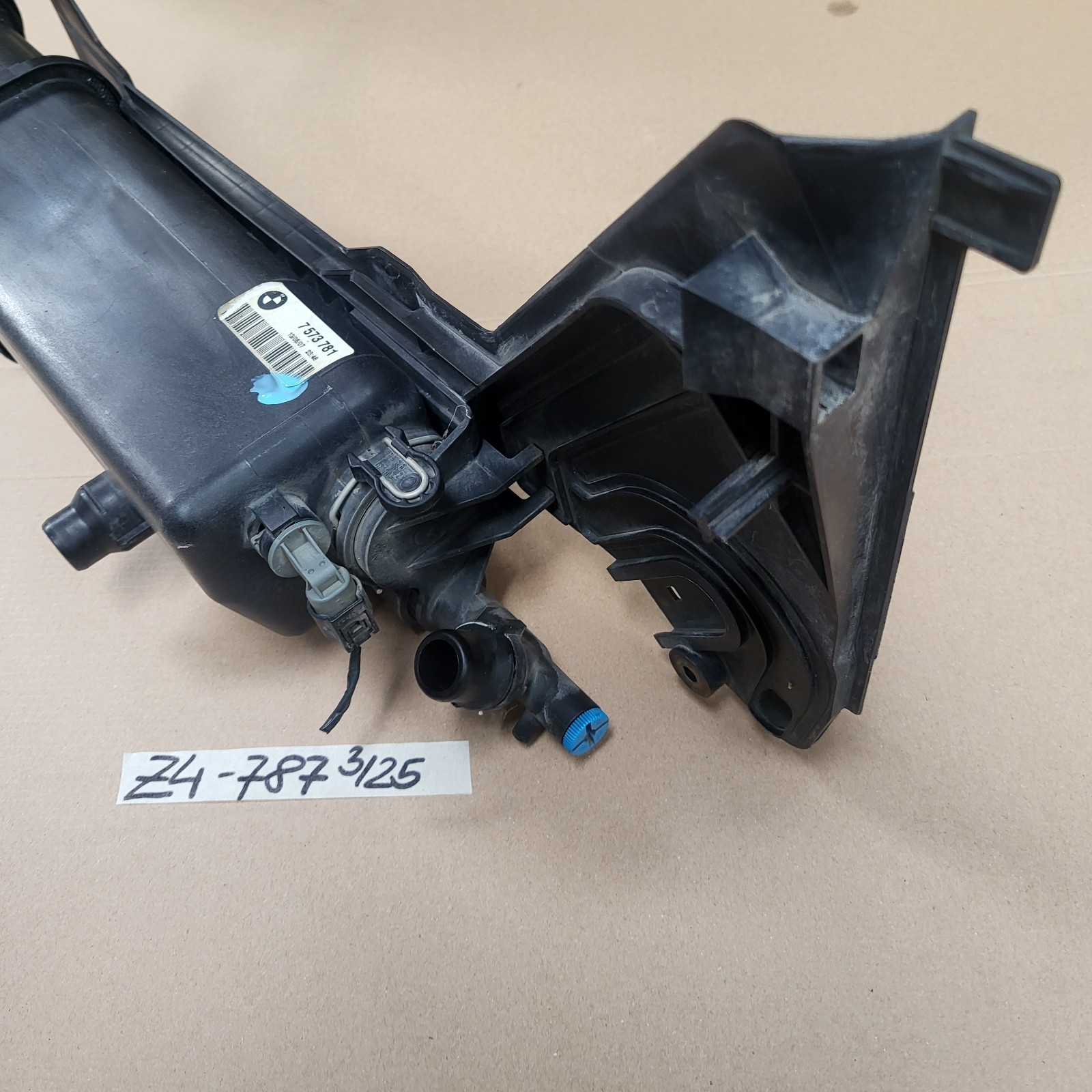 original BMW Z4 E85  Kühlwasser Ausgleichsbehälter für Wasser Kühler 7573787