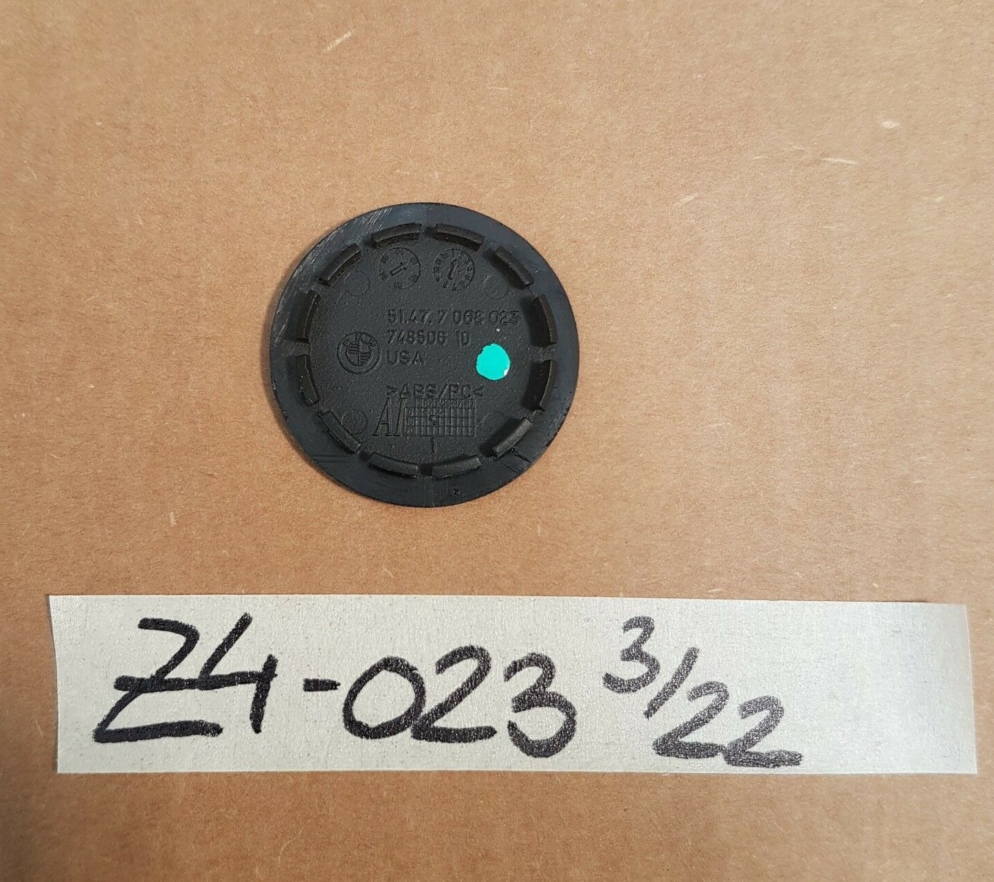 BMW Z4 E85 Blindstopfen  Abdeckung in der Seiten Verkleidung hinten 7068023 – Bild 2