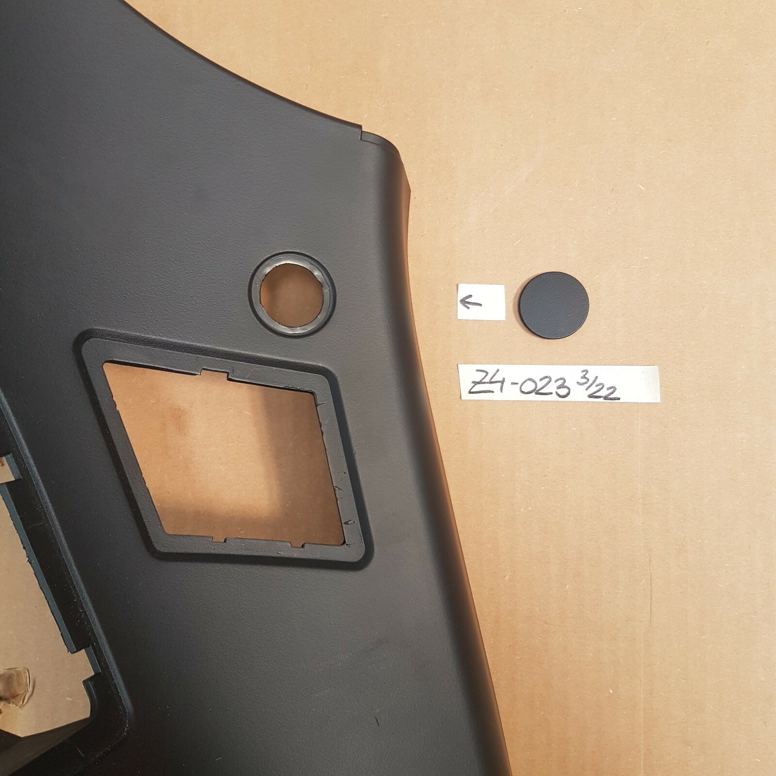 BMW Z4 E85 Blindstopfen  Abdeckung in der Seiten Verkleidung hinten 7068023 – Bild 3