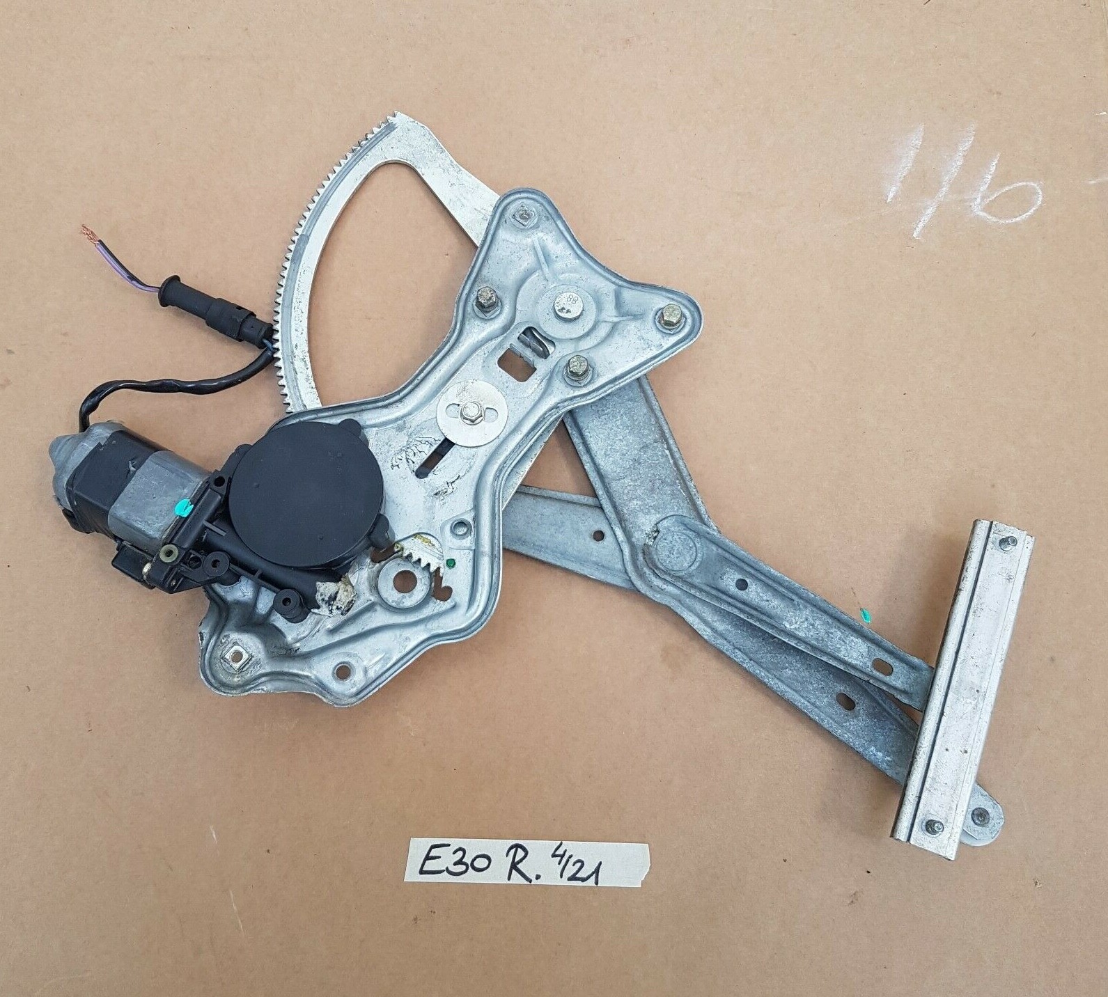 BMW E30 Cabrio Fensterheber Gestänge + Motor ohne Scheibe  HINTEN RECHTS