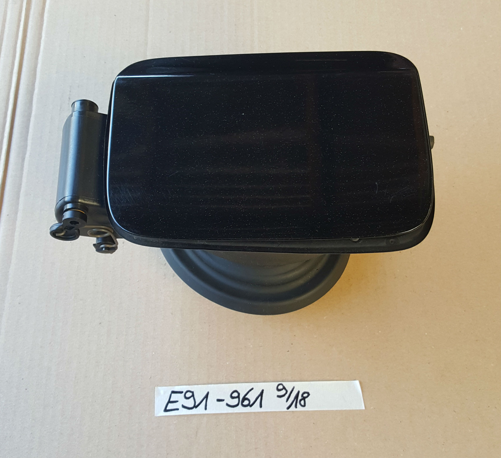 BMW E90 E91 Tank Deckel Klappe Abdecktopf 7073961 schwarz 2 black 668