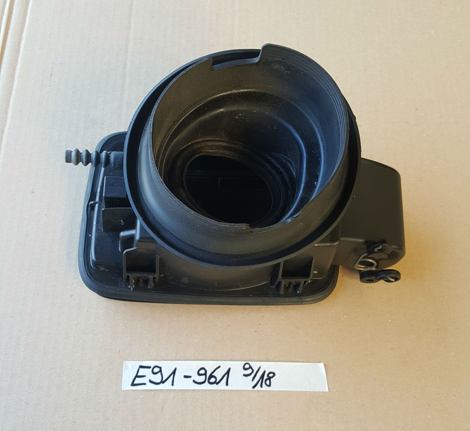 BMW E90 E91 Tank Deckel Klappe Abdecktopf 7073961 schwarz 2 black 668