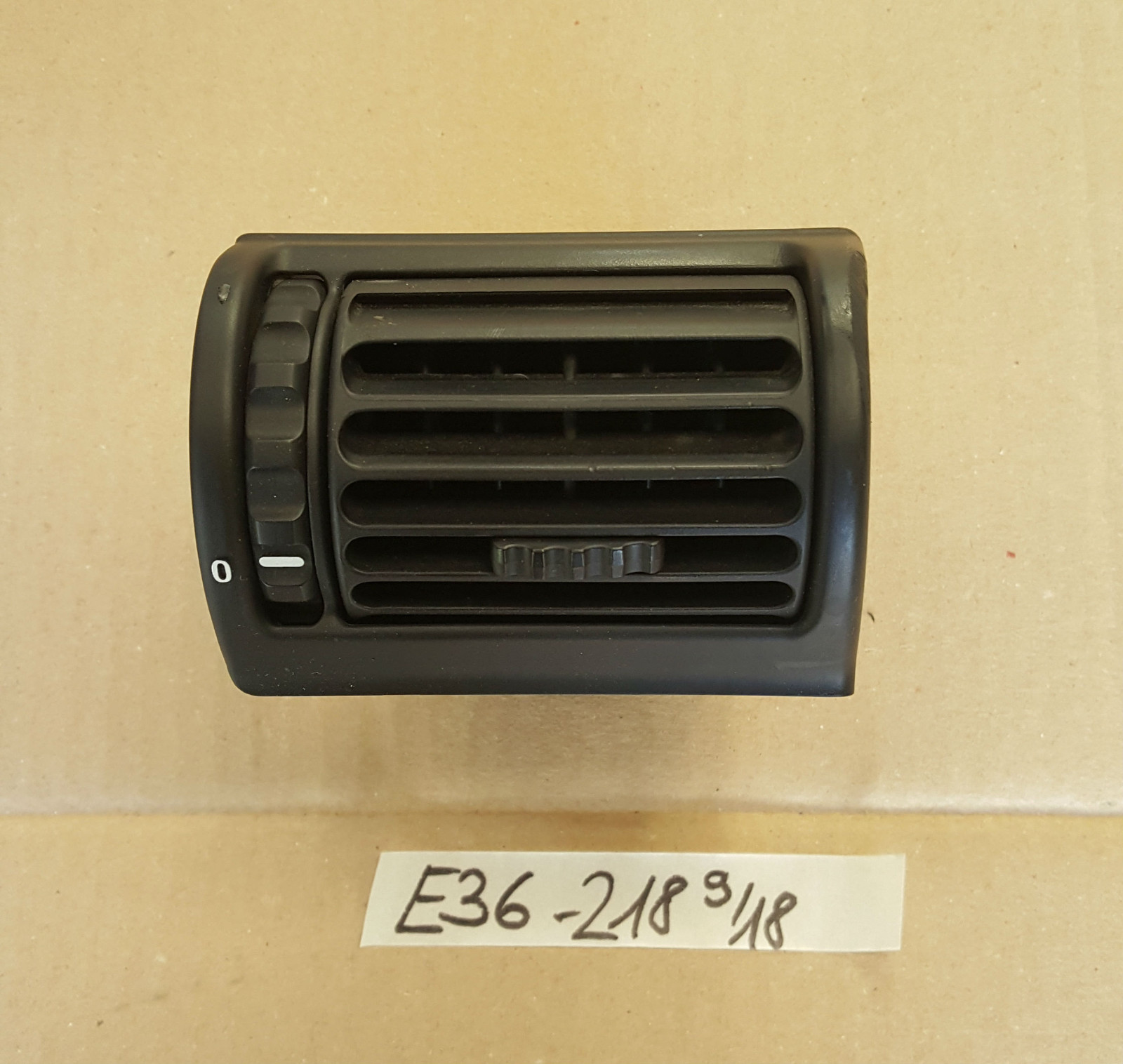 BMW E36 Compact Frischluftgrill Armaturenbrett Lüftung Gebläse Luft Düse 8390218 – Bild 1