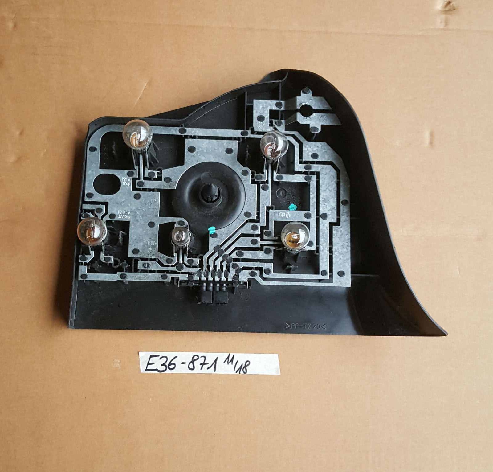 BMW E36 Compact Platine Lampenträger hinten LINKS Leuchtmittelträger 8357871