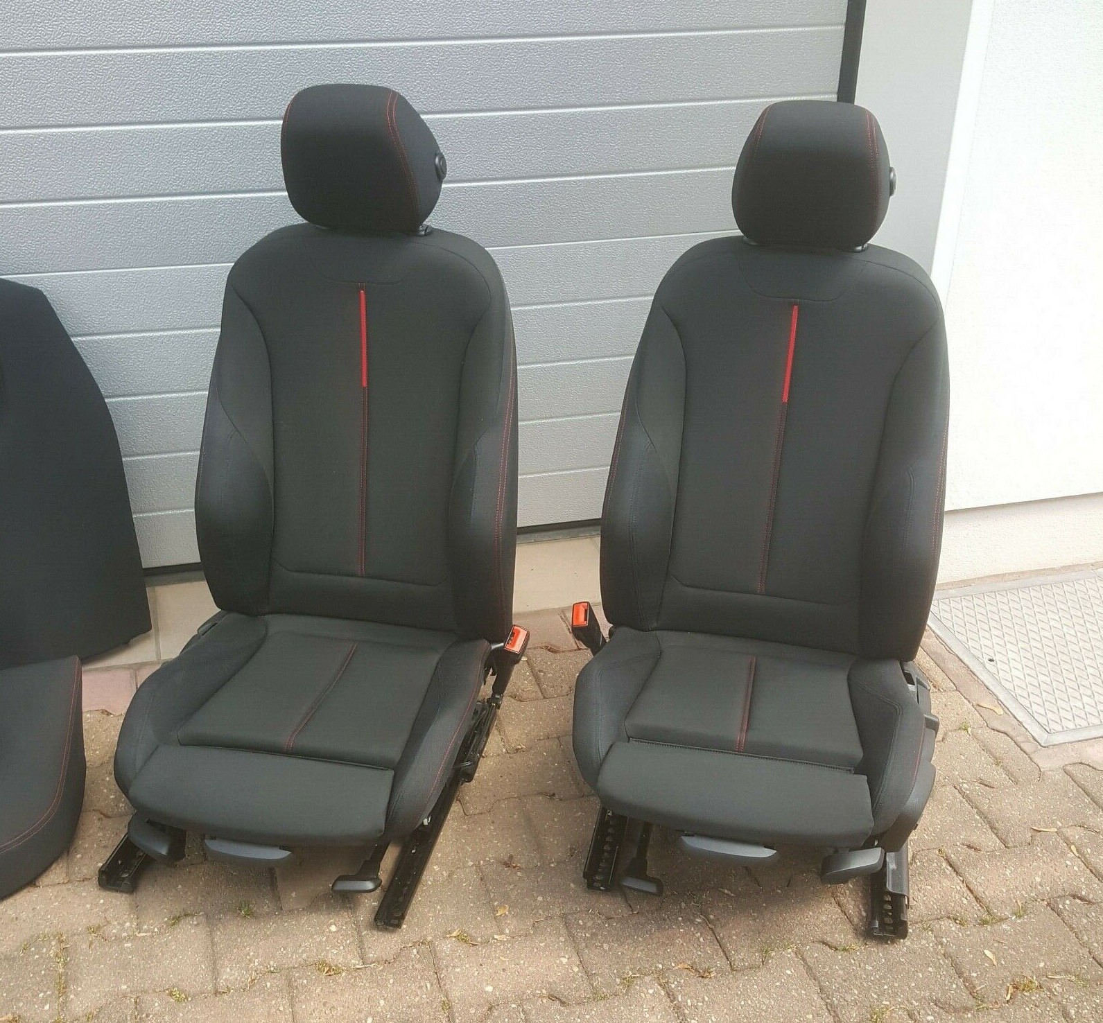 BMW 3er F30 F31 F34 Fahrer Beifahrer Sport Sitz Stoff schwarz rot  ABHOLUNG