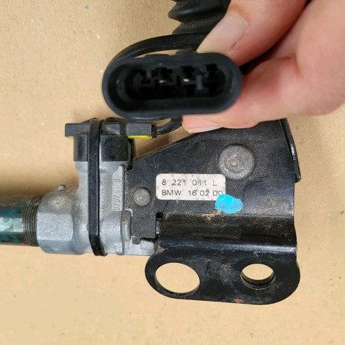 BMW Z3 Roadster Gurtstraffer Gurt Schloss Gurtstrammer LINKS 8221011 Stecker – Bild 3